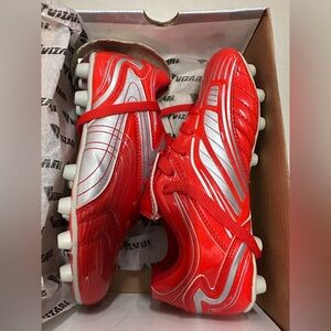 NIB VIZARI soccer cleats
STRIKER F/G size 4.5
Red/Silver